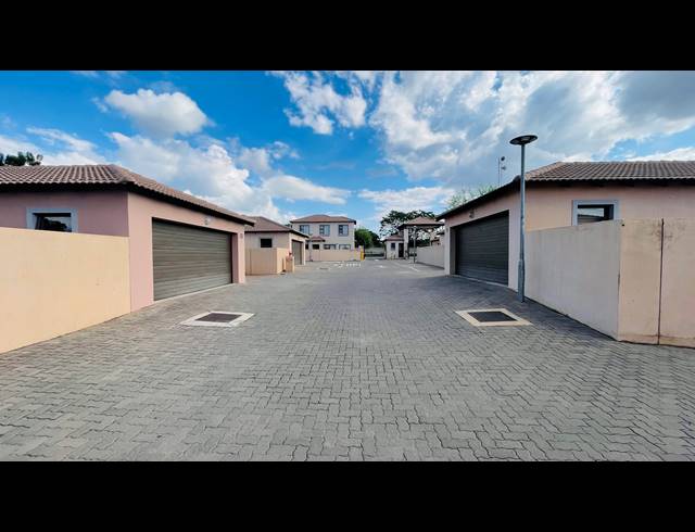 3 BEDROOM TOWNHOUSE FOR SALE IN MONTANA